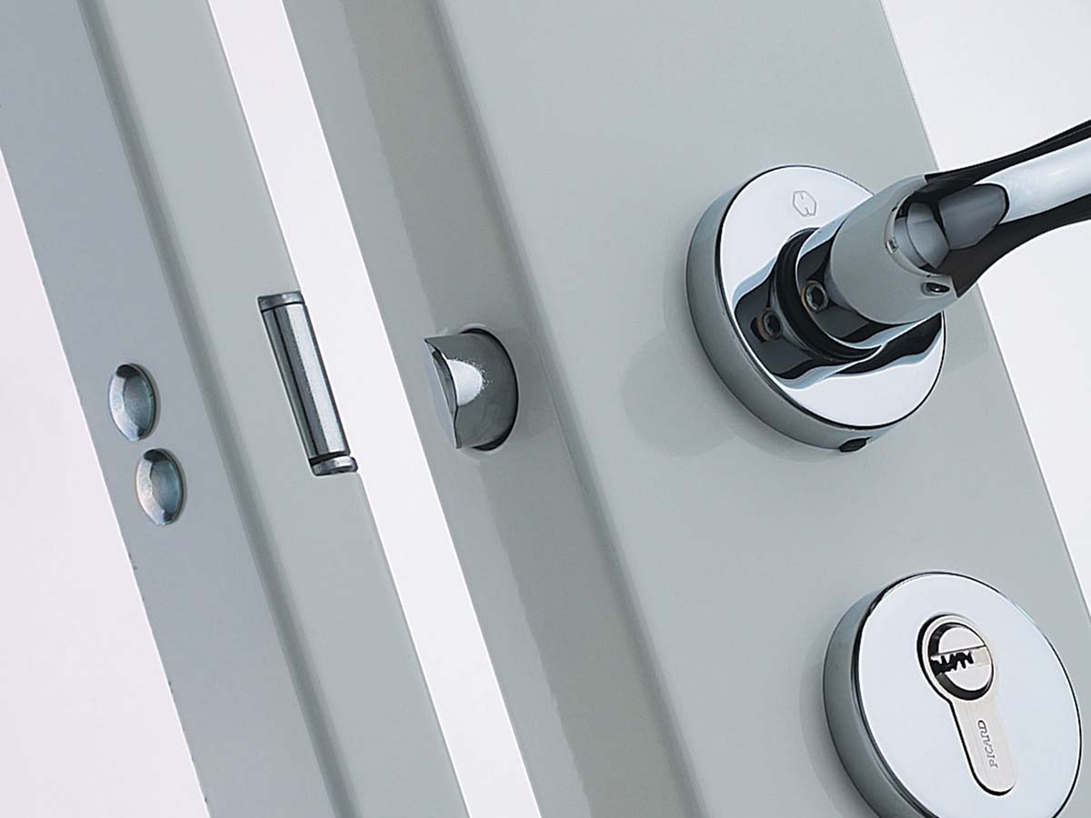 Installation de porte blindée